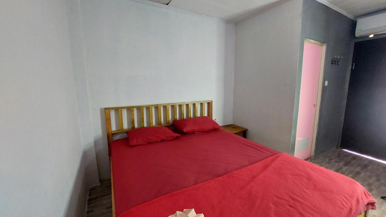 Harry & Mimin Homestay Gorontalo Exterior photo
