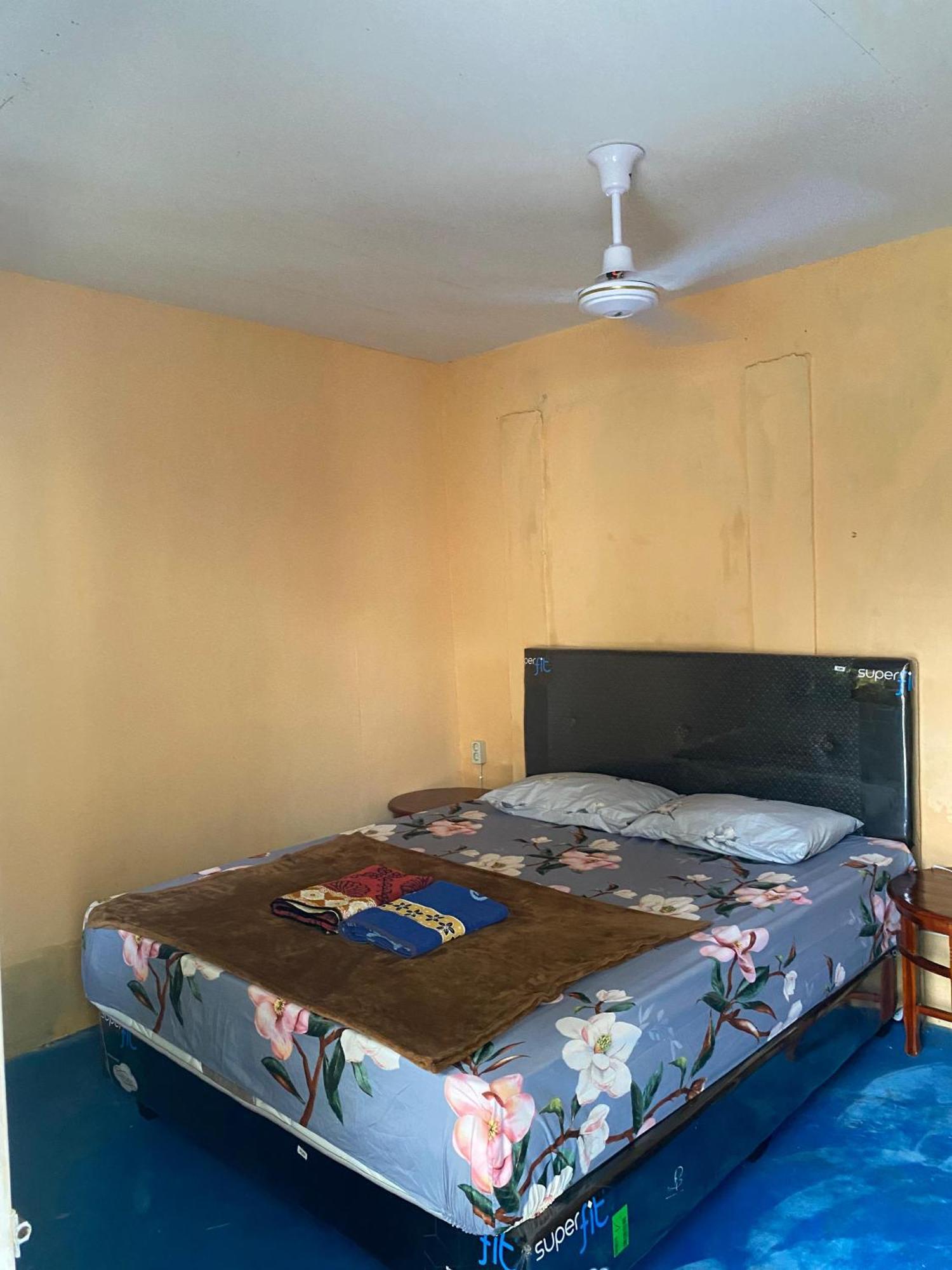 Harry & Mimin Homestay Gorontalo Exterior photo