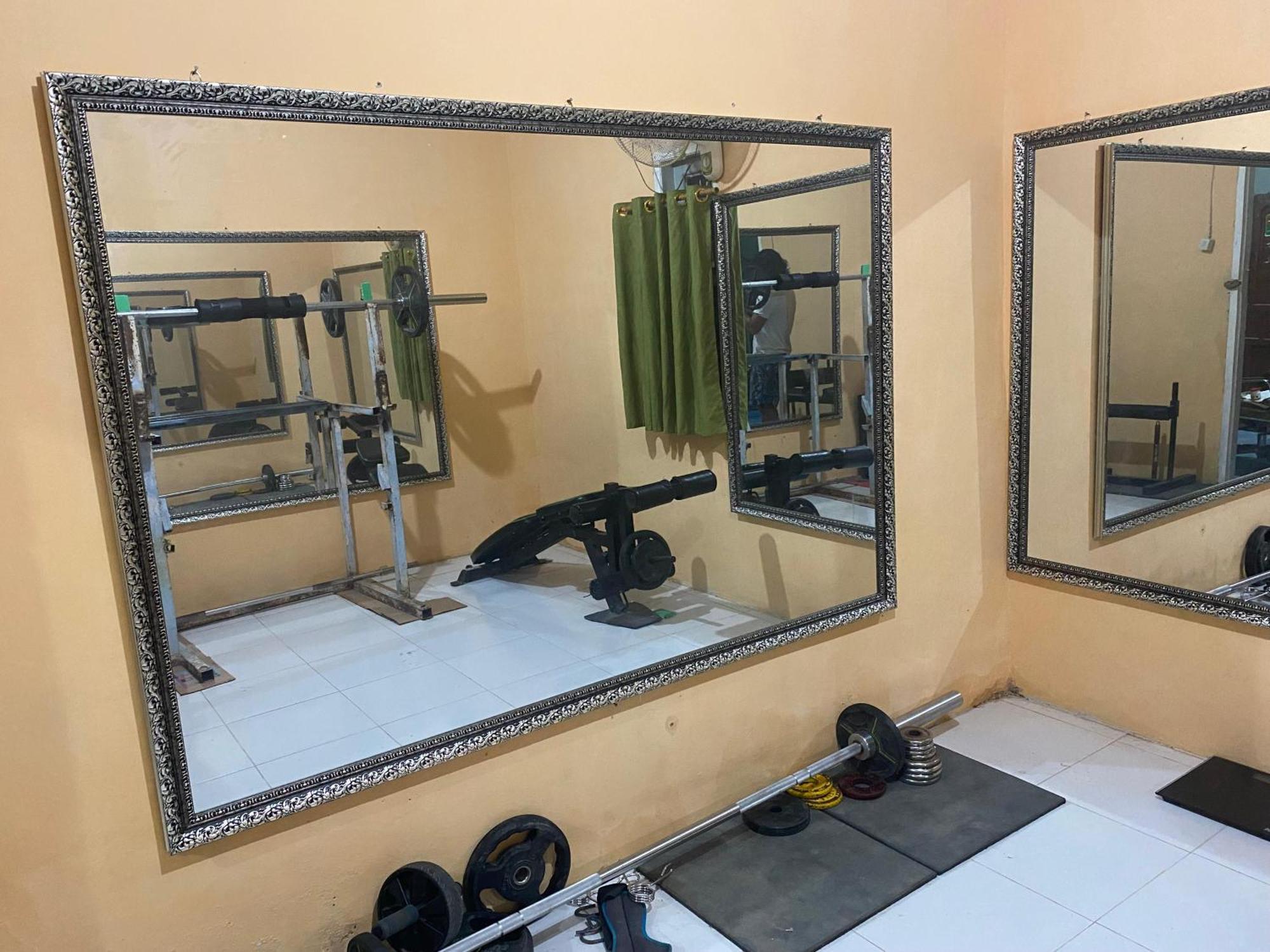 Harry & Mimin Homestay Gorontalo Exterior photo