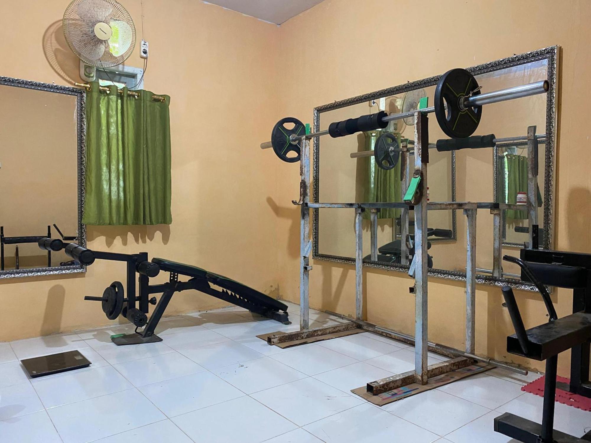 Harry & Mimin Homestay Gorontalo Exterior photo
