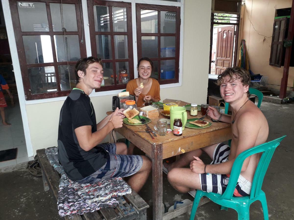 Harry & Mimin Homestay Gorontalo Exterior photo