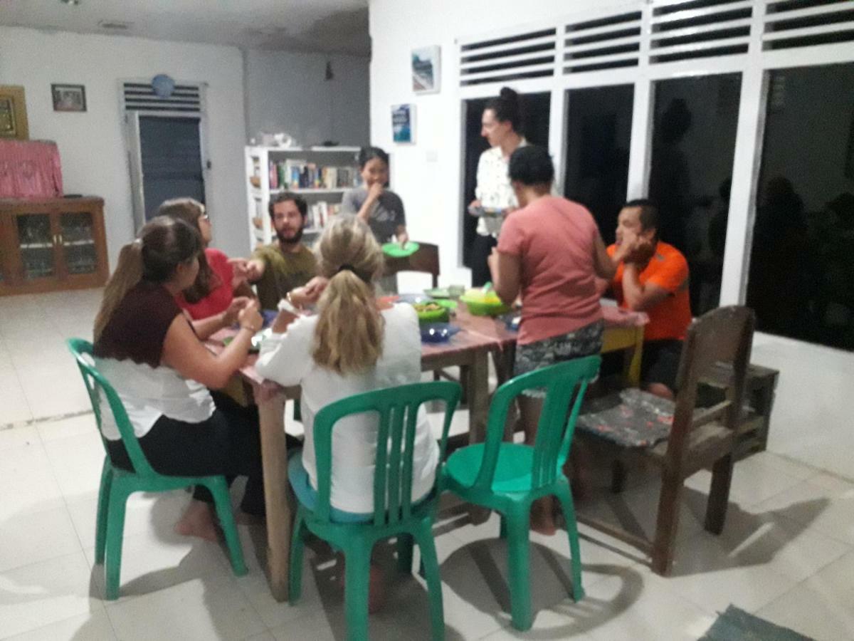 Harry & Mimin Homestay Gorontalo Exterior photo