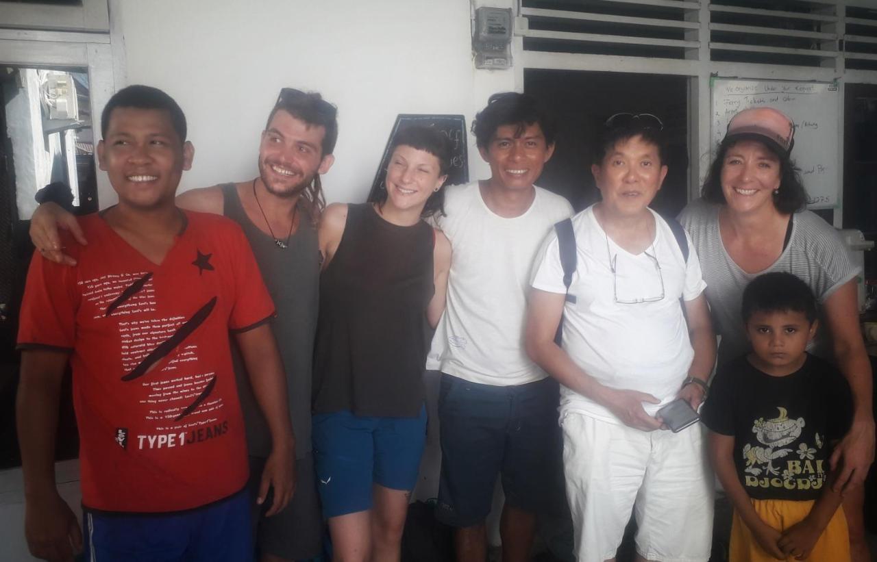 Harry & Mimin Homestay Gorontalo Exterior photo